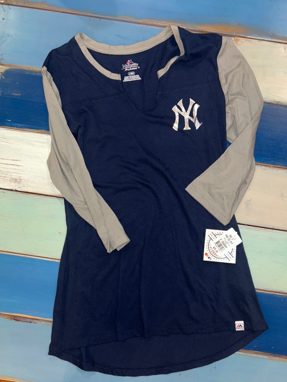 New York Yankees Majestic Women's Long Sleeve V-Neck Shirt NWT Size Large